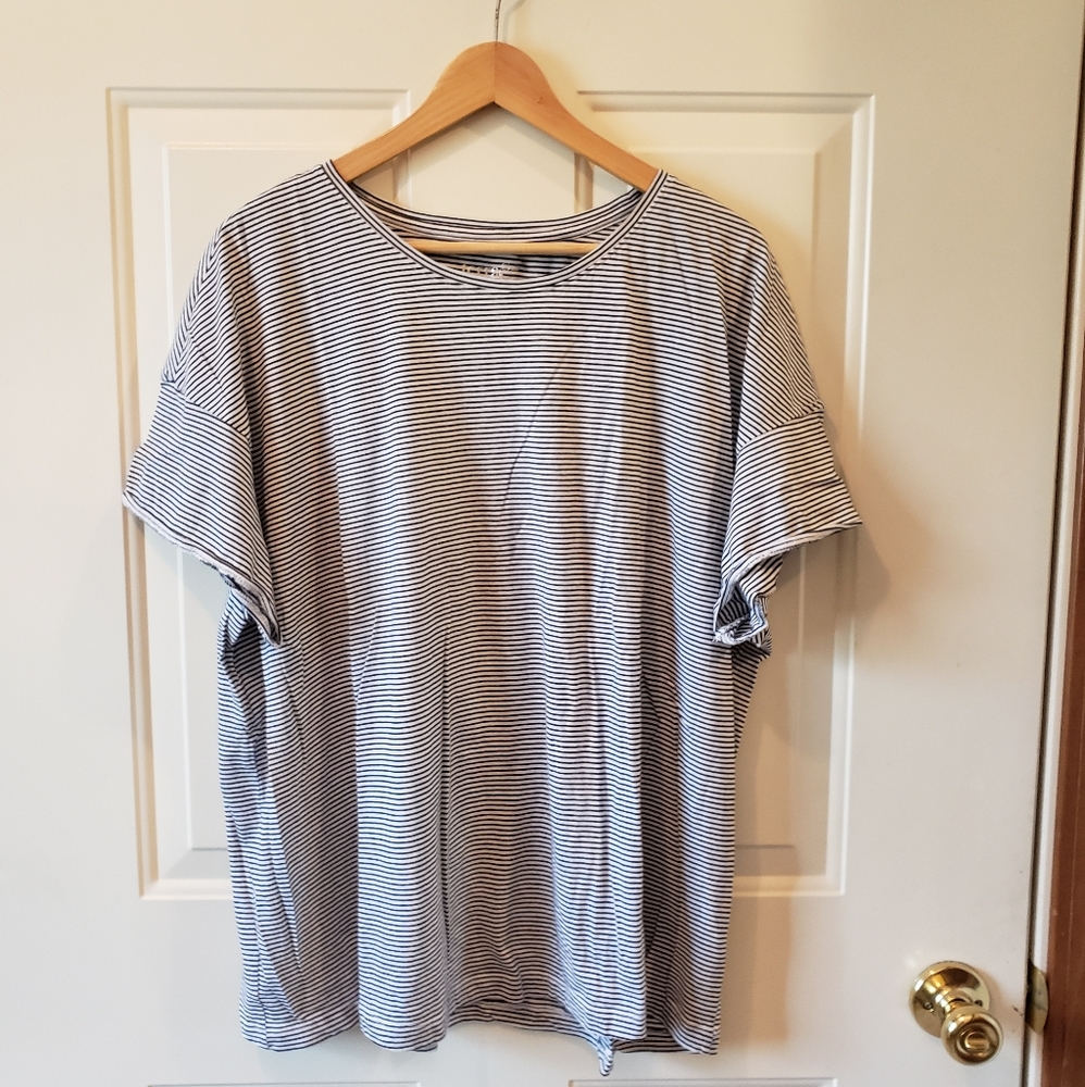 Black and white tee